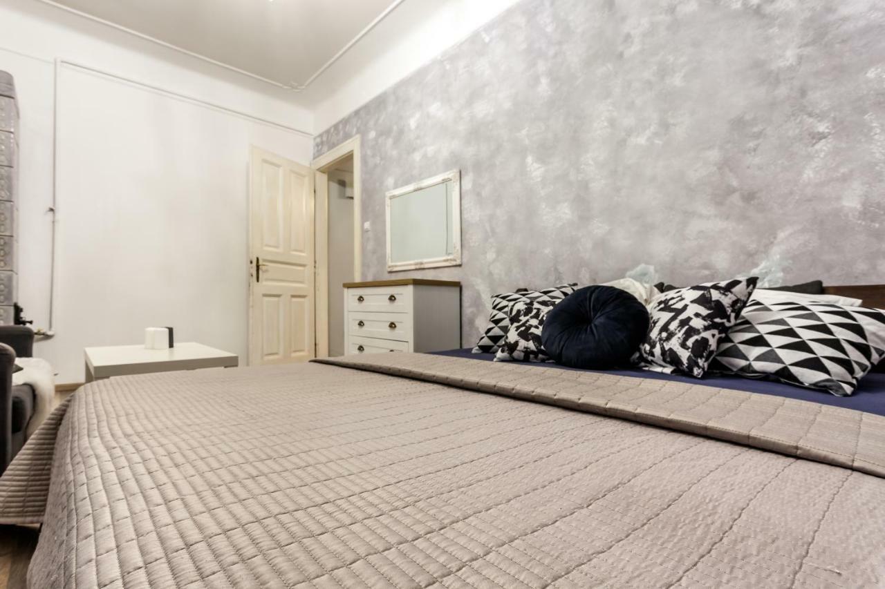 Apartment On Sharanevycha Lviv Exteriör bild